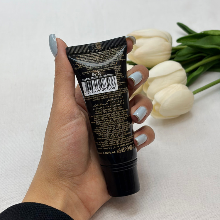 کرم پودر تیوپی آبرسان مشکی مات فول کاورشماره سه رنگ طبیعی ماندگاری بالا spf15 matte 3in 1 full coverage