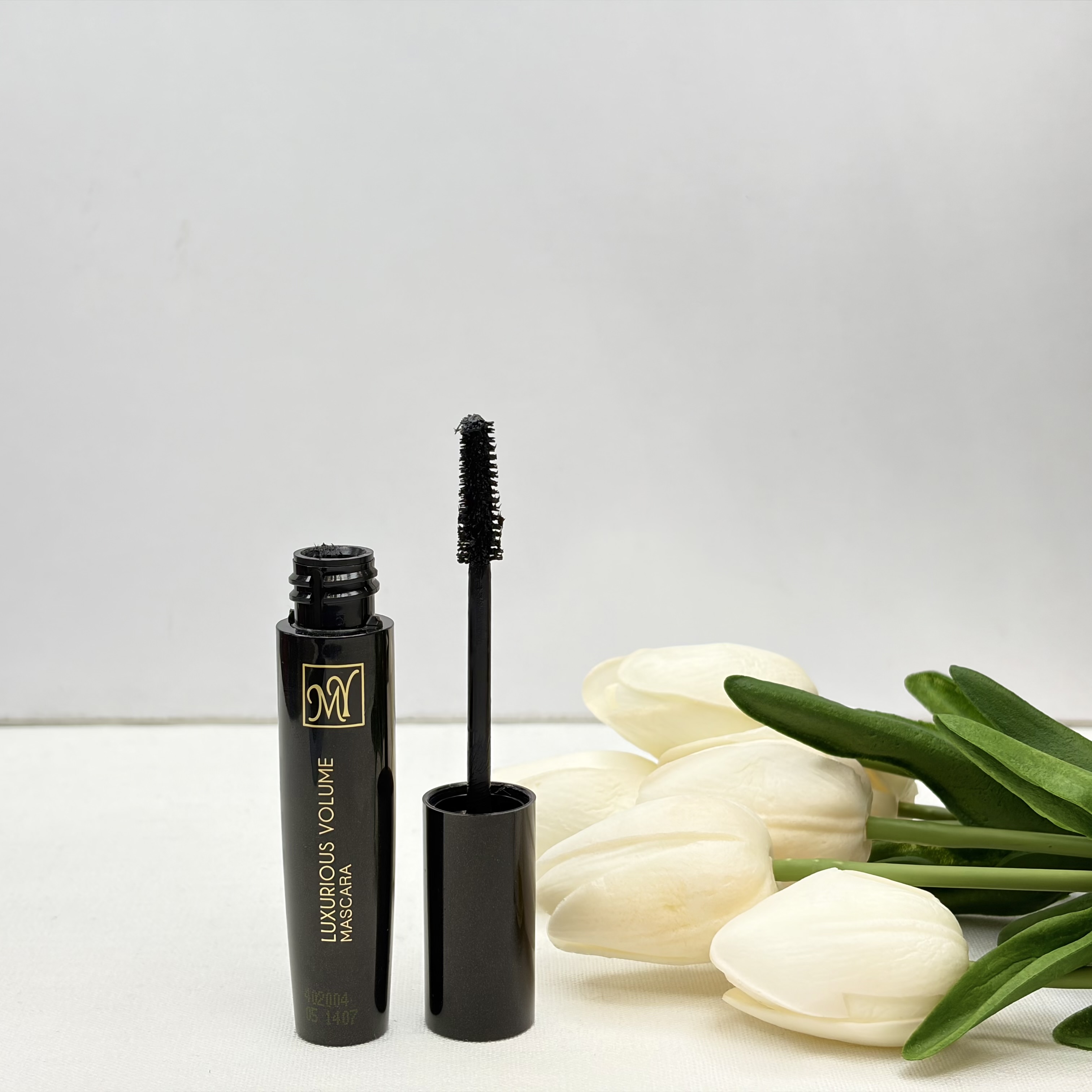 ریمل مای لاکچری والیوم‌حجم دهنده و بلند کننده مژه  luxurious volume