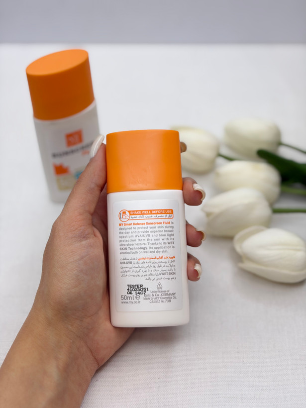 ضد آفتاب فلویید حاوی هیالورونیک اسید spf50مرطوب کننده و مناسب انواع پوست و امکان استفاده روی پوست خیس مای