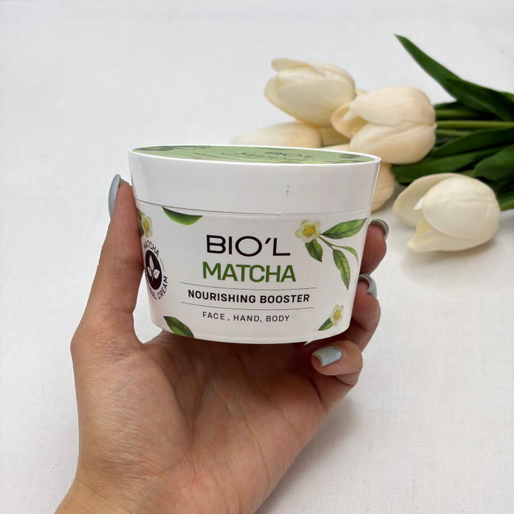کرم مرطوب کننده دست و صورت بیول biolحاوی عصاره ماچا و روغن ماکادمیا مناسب پوست های خشک تا خیلی خشک200 میل