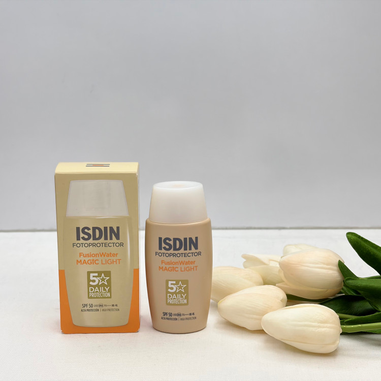 ضدآفتاب رنگی مجیک لایت فیوژن واتر کیفیت اصلی ۵۰میل حاوی SPF50 پایه مبتنی بر آب