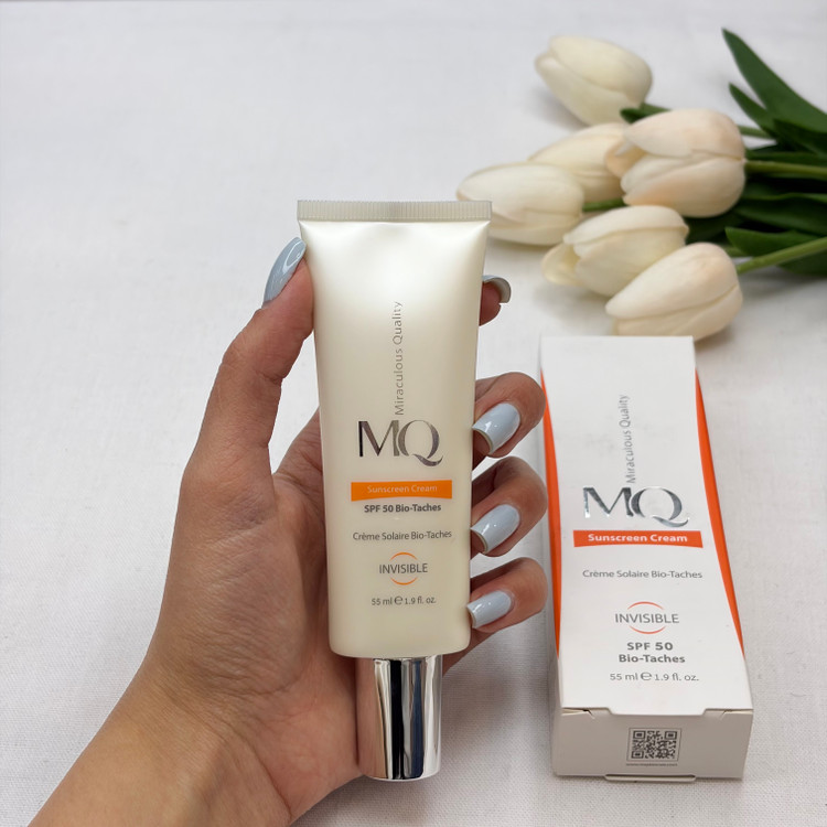 ضدآفتاب روشن کننده بایوتچ بدون رنگ ام کیو INVISIBLE (spf50 Bio-Taches)