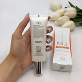 ضدآفتاب بدون چربی نچرال بژ مناسب پوست نرمال مختلط و چرب وآکنه ای بژطبیعیNatural Beige (spf50 oil free) ام کیو