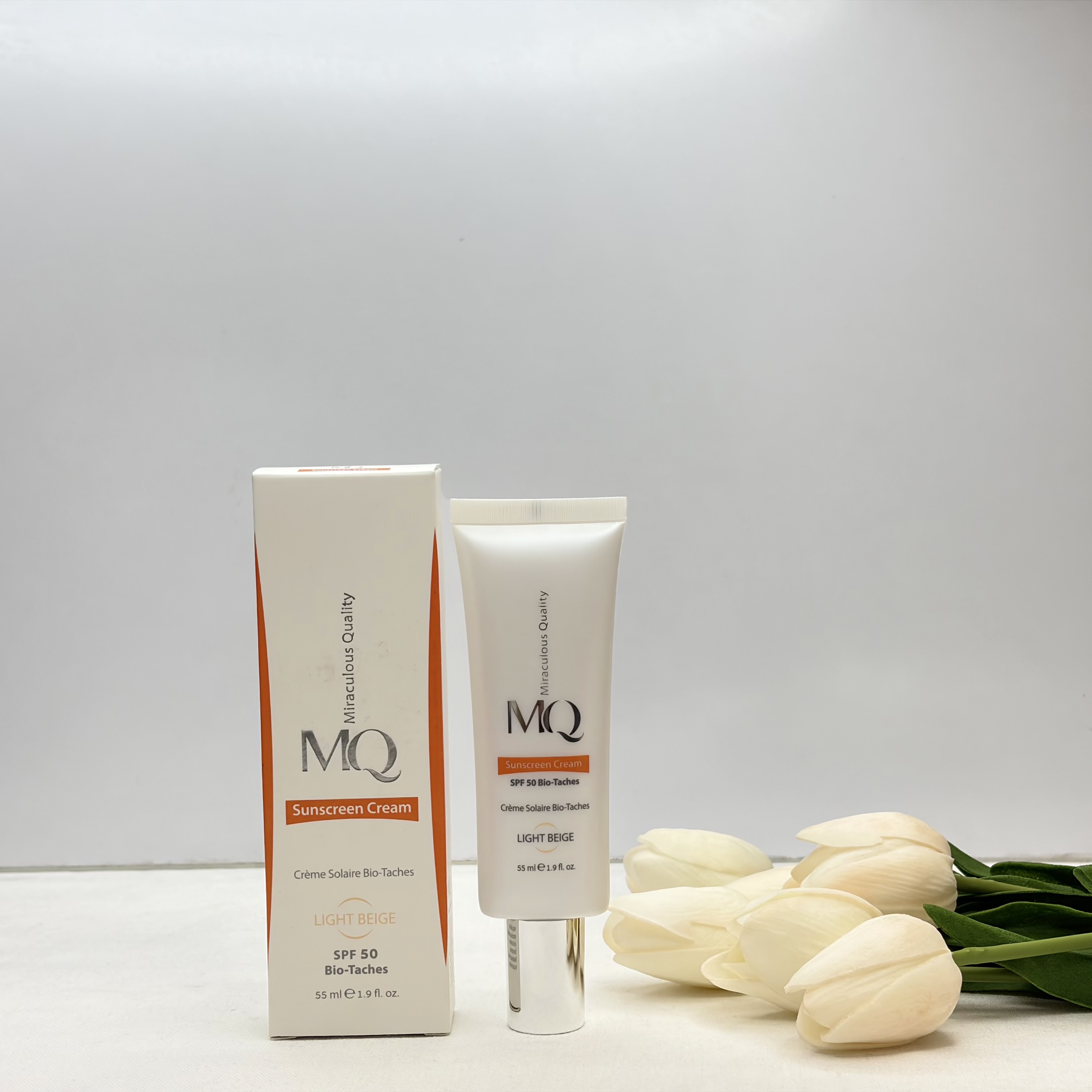 ضدآفتاب مدل بیوتچ روشن کننده لایت بژ آبرسان رنگ بژ روشن ام کیوLight Beige (spf50 Bio-Taches)