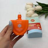 ضدآفتاب مناسب خانمها وآقایان وکودکان آبرسان و ترمیم کننده spf60حاوی آلوورا فلوییدی بیرنگ مناسب انواع پوست ۴۰ گرم