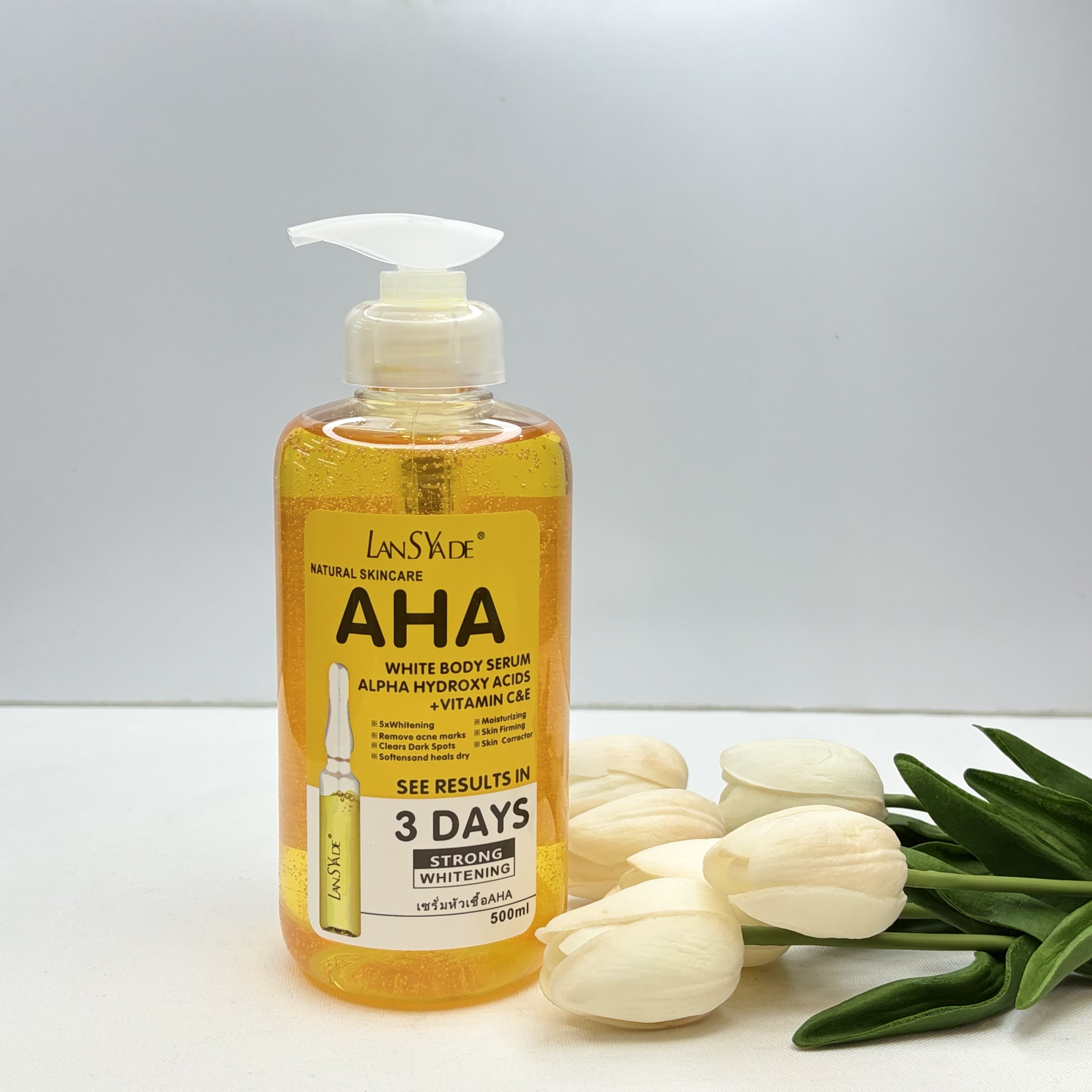 سرم روشن کننده مدل Vitamins حجم 500 میلی‌لیتر، حاوی ویتامین C و E، ترکیبات AHA، ضد پیری، از بین برنده تیرگی و لکه، مناسب انواع پوست، استفاده شبانه، پمپی