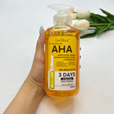 سرم روشن کننده مدل Vitamins حجم 500 میلیلیتر، حاوی ویتامین C و E، ترکیبات AHA، ضد پیری، از بین برنده تیرگی و لکه، مناسب انواع پوست، استفاده شبانه، پمپی