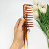 شانه دندانه درشت قهوه ای عسلی دو شاخه کیفیت نشکن مناسب انواع مو و موی فر ضد موخوره و گره باز کن