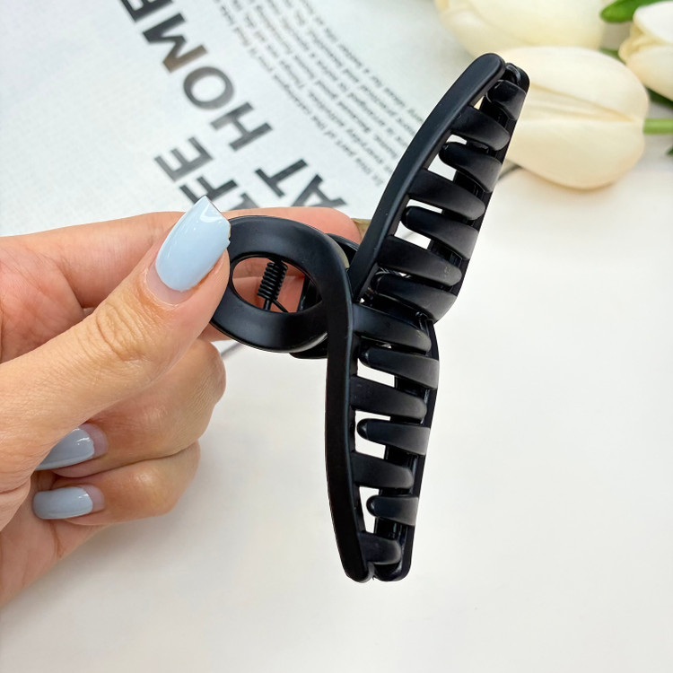 کلیپس نیمه مات طرح پاپیون مشکی ساده با کیفیت سایز 9cm