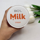 کرم مرطوب کننده دست وصورت کاسه ای بیول biol حاوی پروتئین شیر و شی باتر مناسب پوست های معمولی و خشک200میل