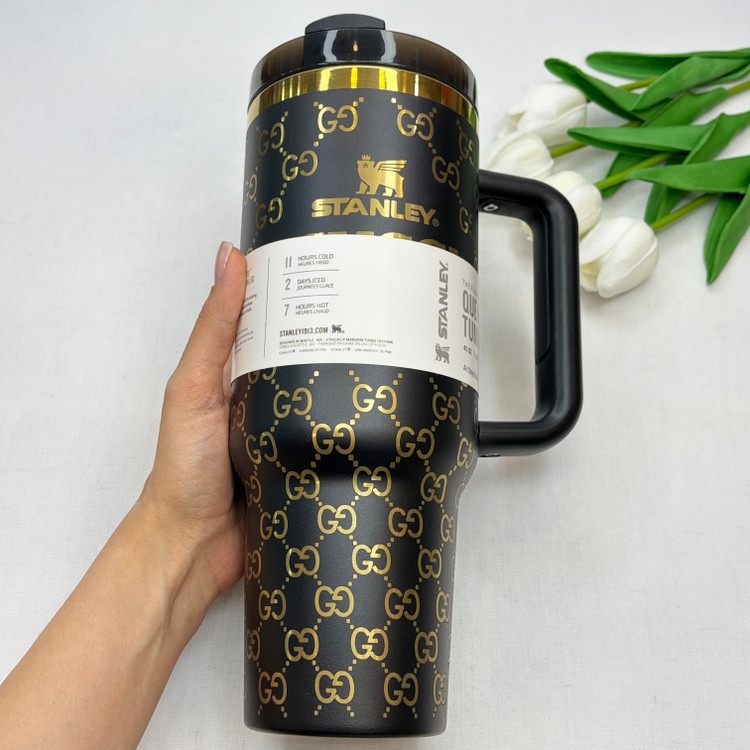 تراول ماگ استنلی طرح گوچی. توجه کنید ارسال رنگ انتخاب کردنی نیست. استنلیSTANLEY