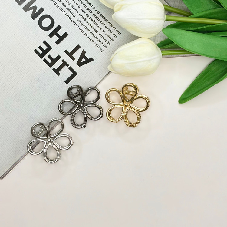 کلیپس فلزی طرح گل پنج پر براق وارداتی با کیفیت سایز 4.5cm