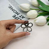 کلیپس فلزی طرح گل پنج پر براق وارداتی با کیفیت سایز 4.5cm