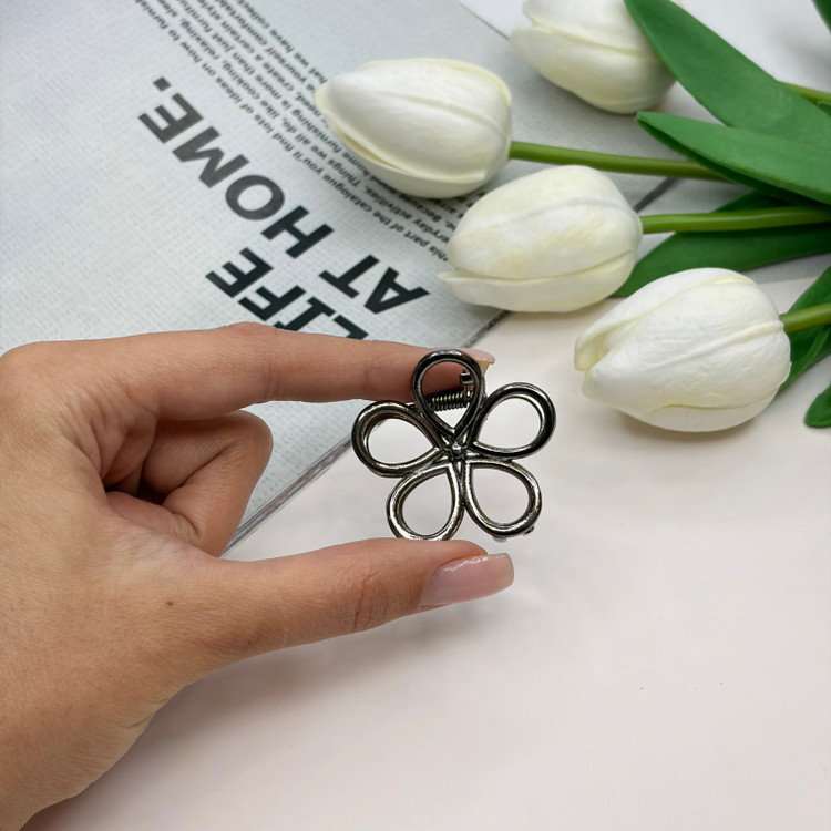 کلیپس فلزی طرح گل پنج پر براق وارداتی با کیفیت سایز 4.5cm