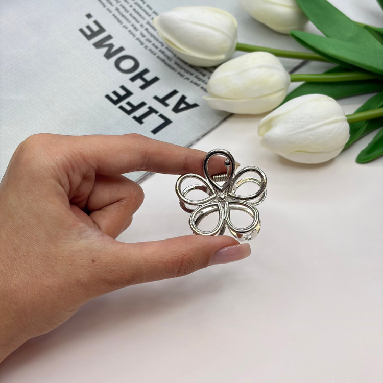 کلیپس فلزی طرح گل پنج پر براق وارداتی با کیفیت سایز 4.5cm