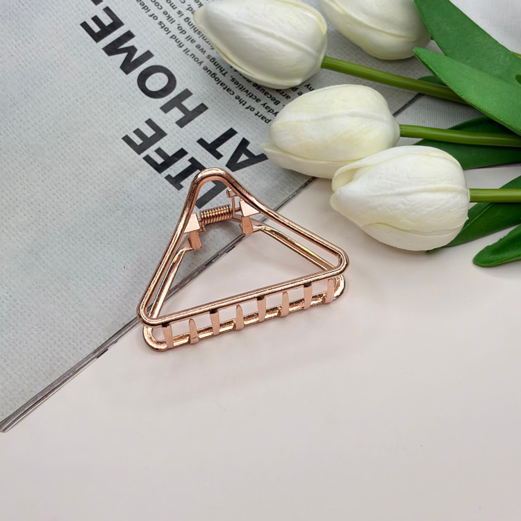 کلیپس فلزی طرح مثلت توخالی وارداتی با کیفیت سایز7cm