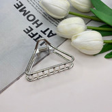 کلیپس فلزی طرح مثلت توخالی وارداتی با کیفیت سایز7cm