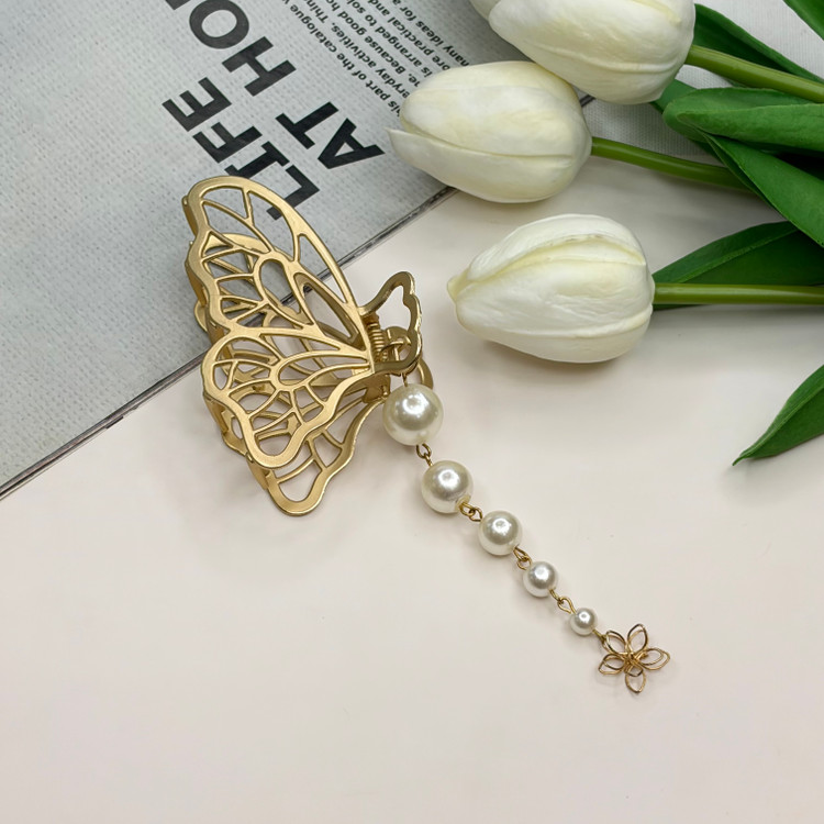 کلیپس فلزی آویزدار مروارید طرح پروانه نیمه رنگ مات7cm