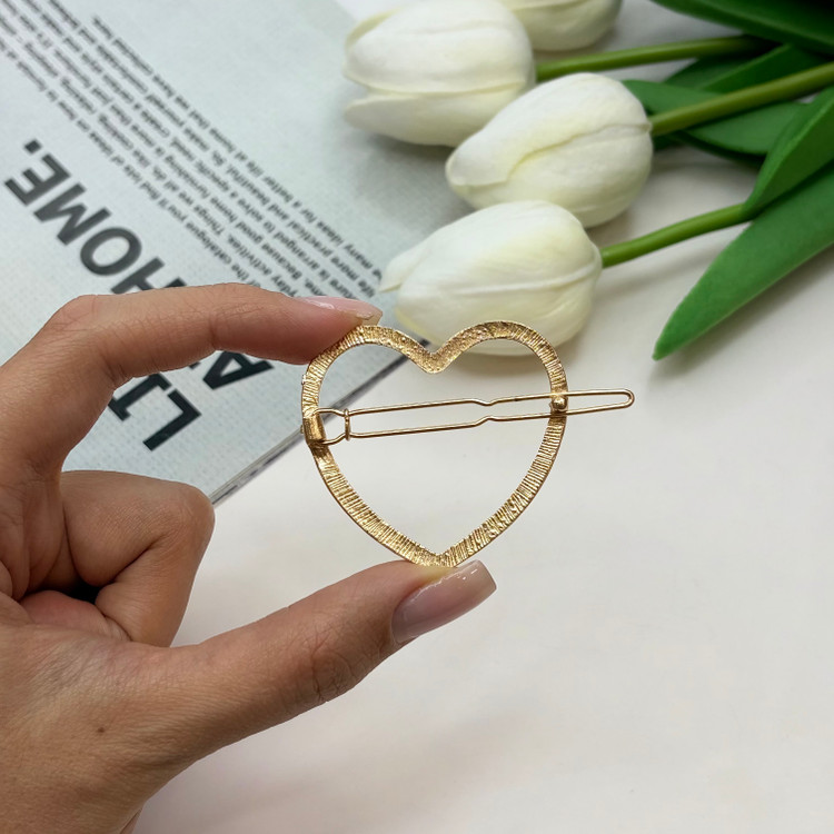 گیره مو فلزی تراش دار طلایی سنجاق قفلی طرح قلب6.5cm