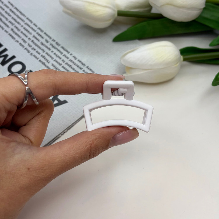 کلیپس طرح مستطیل خمیده سایز کوچک رنگ مات 3.5cm