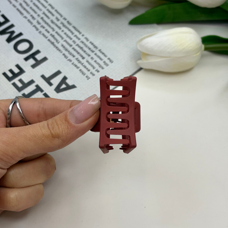 کلیپس طرح مستطیل خمیده سایز کوچک رنگ مات 3.5cm