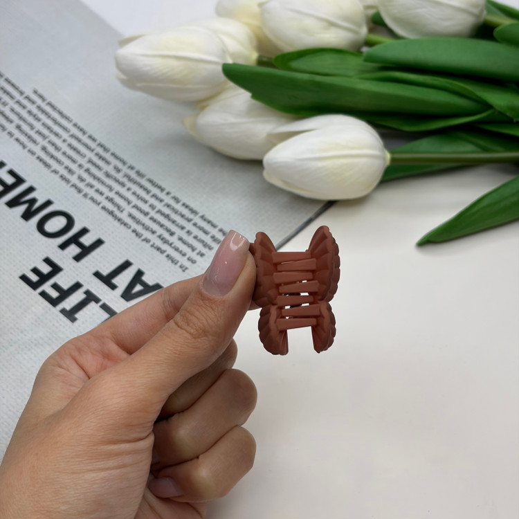 کلیپس مدل پروانه سایز کوچک رنگ نود و مات3.5cm