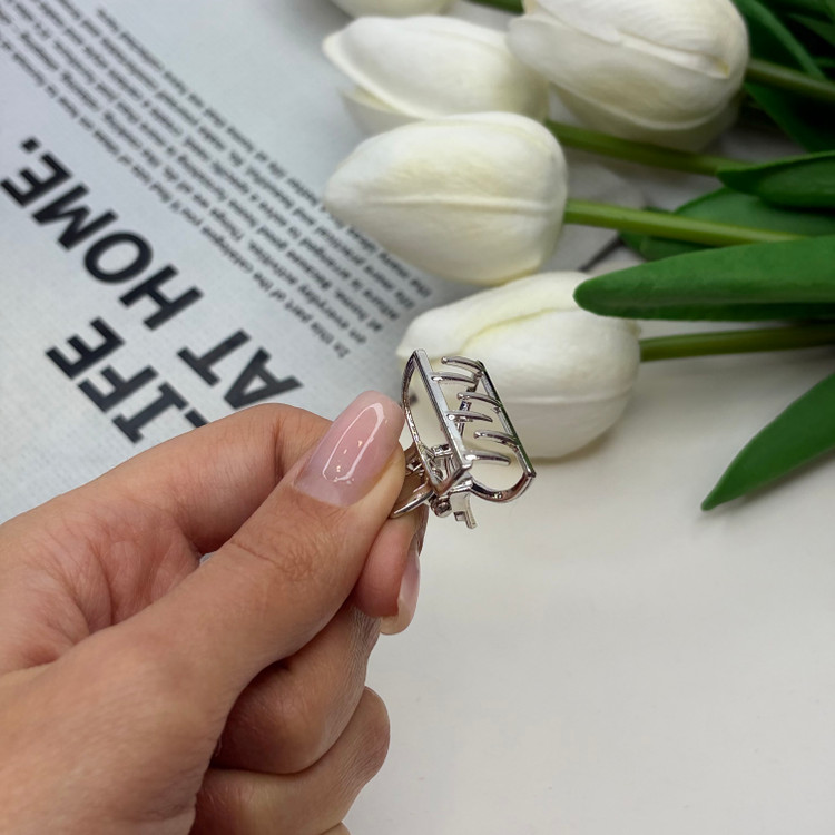 کلیپس فلزی طرح نیم دایره سایز کوچک رنگ نقره ای2.5cm