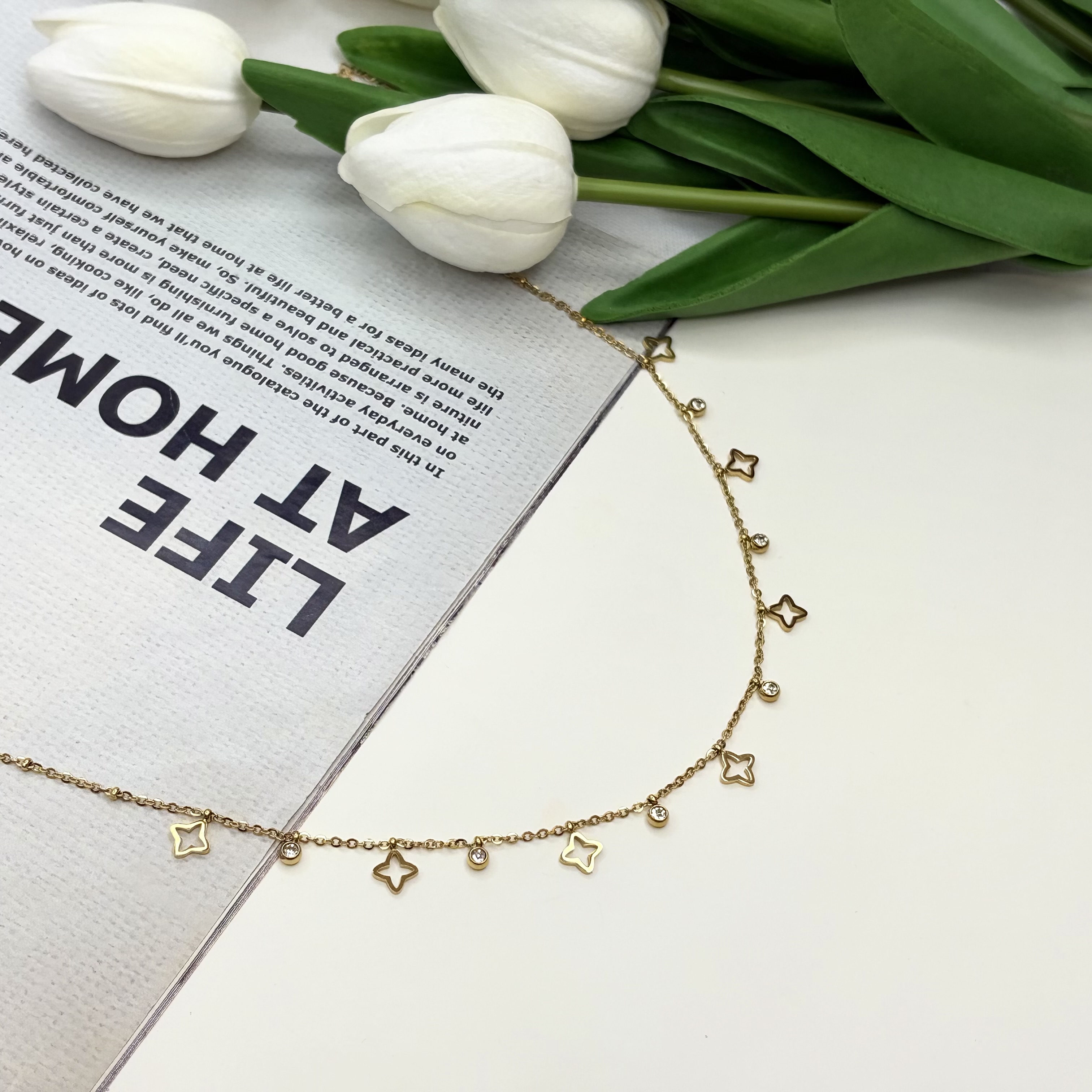 گردن بند 47cm زنجیر 0.5cm پلاک آویز و 0.25cm نگین طلایی