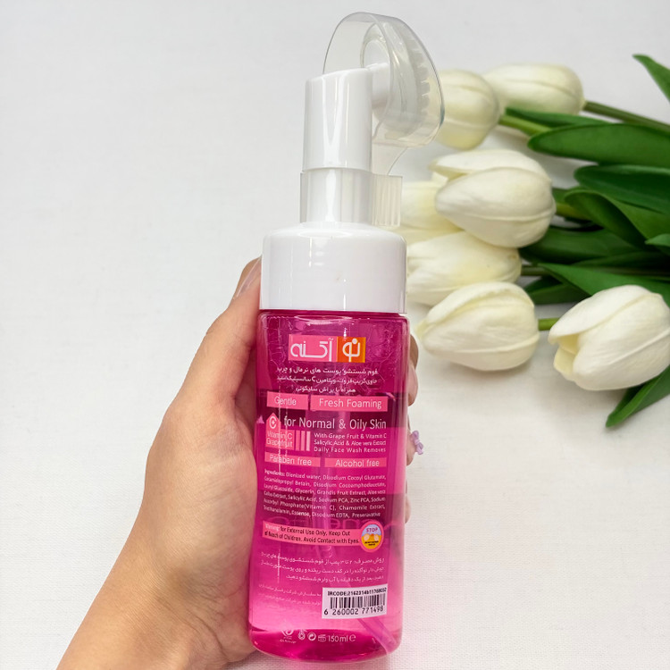 فوم شستشو همراه با براش سیلیکونی مناسب پوست نرمال تا چرب نوآکنه حاوی گریپ فروت،ویتامین c و سالسیلیک اسید۱۵۰میل