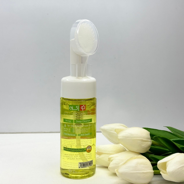 فوم شستشو همراه با براش سیلیکونی مناسب پوست های چرب و جوش دار نوآکنه حاوی روغن درخت چای ،سالسیلیک اسید و روغن لیمو ۱۵۰میل