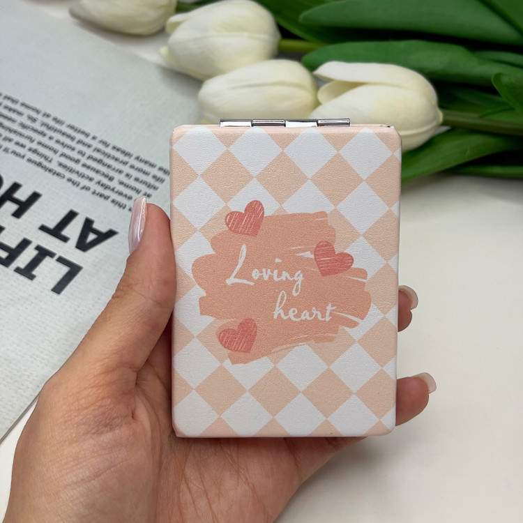 آینه جیبی دوطرفه مستطیلی چرمی طرح loving heart چرم 6cm در 8cm
