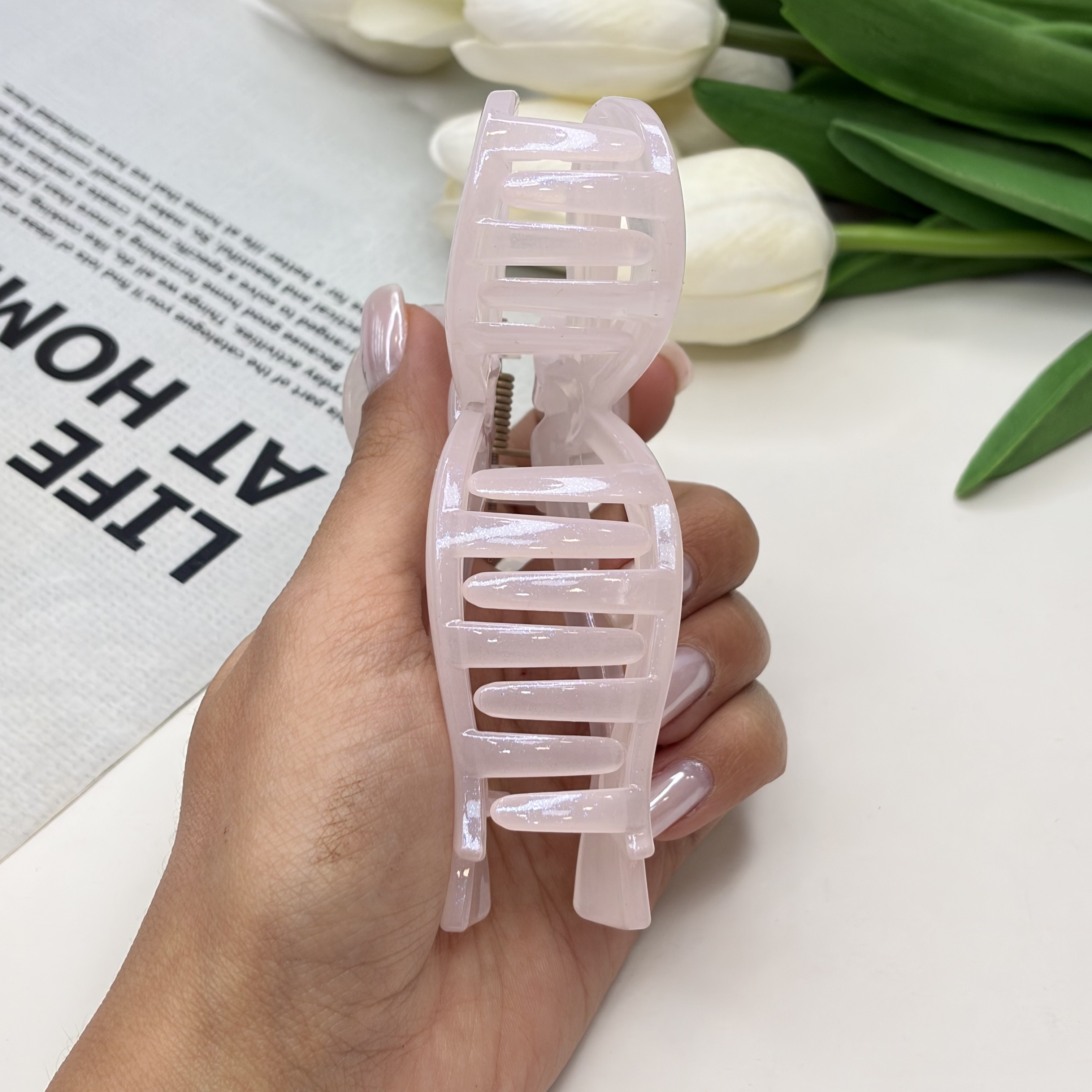 کلیپس طرح پاپیون شاین دار رنگ پاستلی براق سایز بزرگ11cm