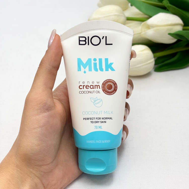 کرم مرطوب کننده دست و صورت بیول(biol) تیوپی حاوی پروتئین شیر و روغن نارگیل ۷۰میل مناسب پوست معمولی و خشک
