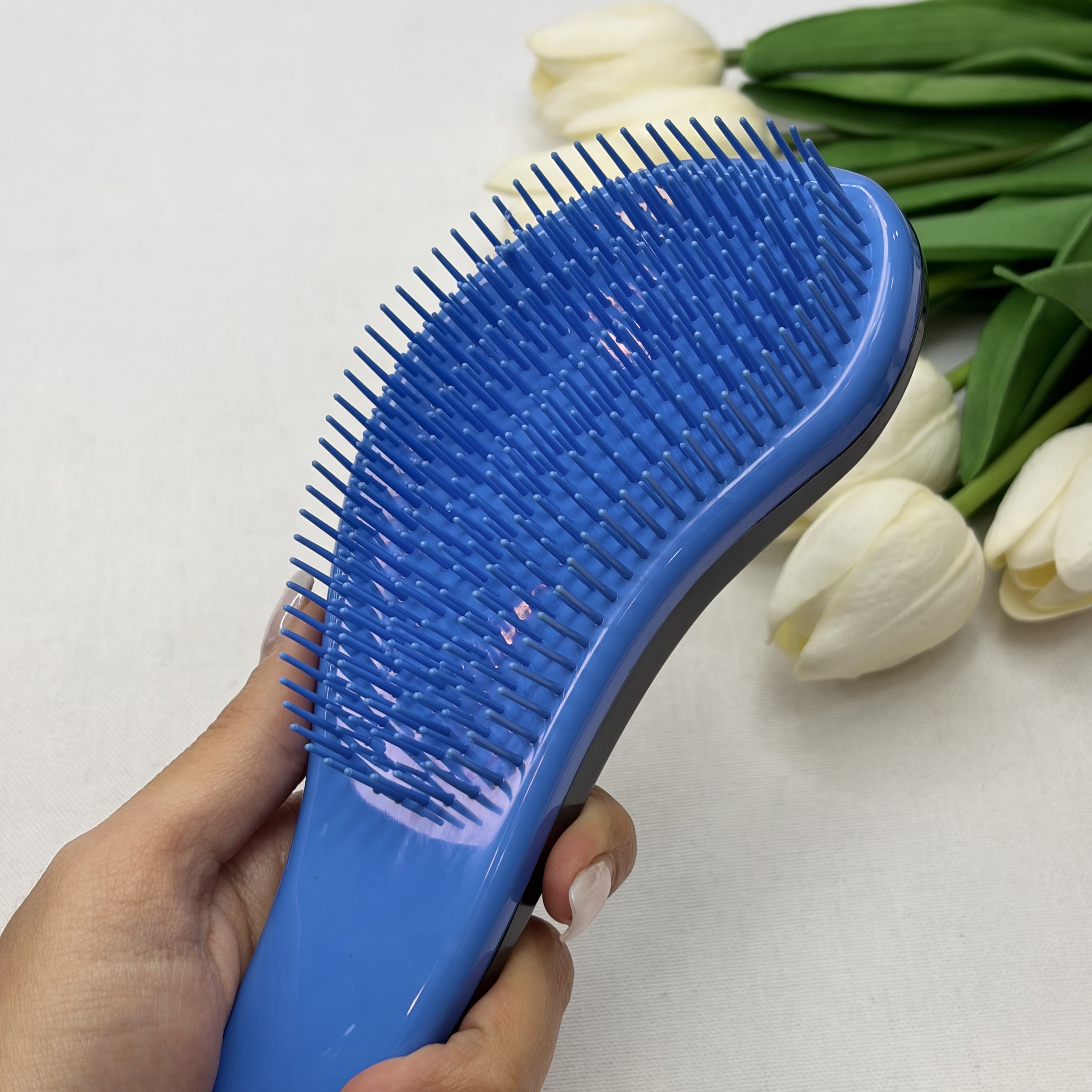 برس مو گره بازکن مدل منحنی مناسب موهای فر و صاف رنگ آبی مشکی