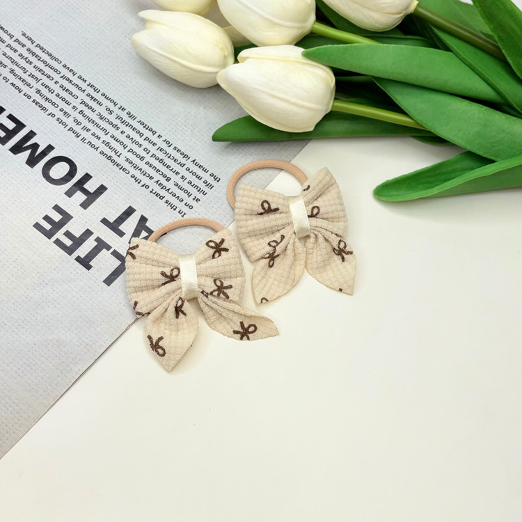 کش مو جفتی طرح پاپیون پارچه ای رنگ نود کرم روشن