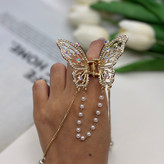 کلیپس فلزی طرح پروانه آویزدار زنجیر و مروارید فول نگین با کیفیت سایز حدودی 4.5cm
