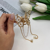کلیپس فلزی طرح پروانه آویزدار زنجیر و مروارید فول نگین با کیفیت سایز حدودی 4.5cm
