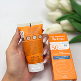 کرم مایع ضد آفتاب ضد چروک فلوئید محافظت کننده قوی SPF 50 کیفیت اصلی