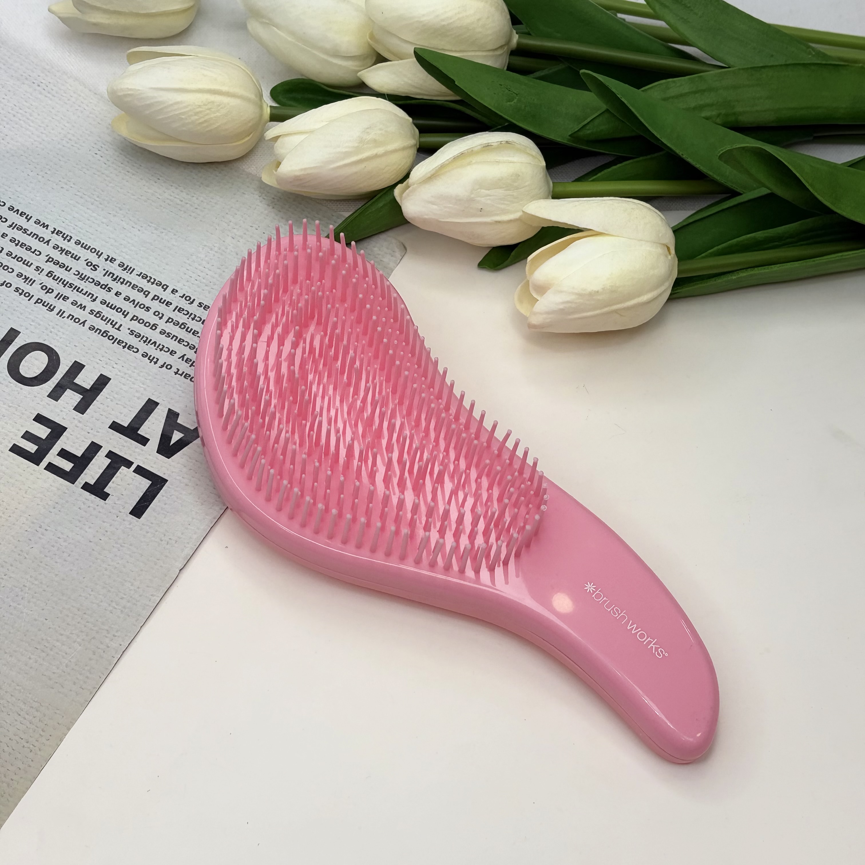 برس مو  گره بازکن مدل منحنی مناسب موهای فر و صاف رنگ صورتی ملایم
