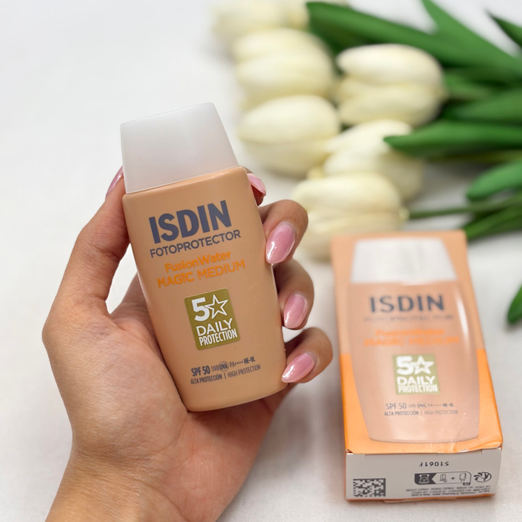 ضدآفتاب رنگی مجیک لایت فیوژن واتر کیفیت اصلی ۵۰میل حاوی SPF50 پایه مبتنی بر آب