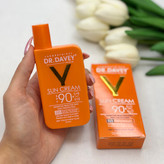 ضد آفتاب رنگی دکتر دیوی SPF 60 مناسب پوست خشک و روشن کننده (BB کرم) حجم ۱۰۰ گرم