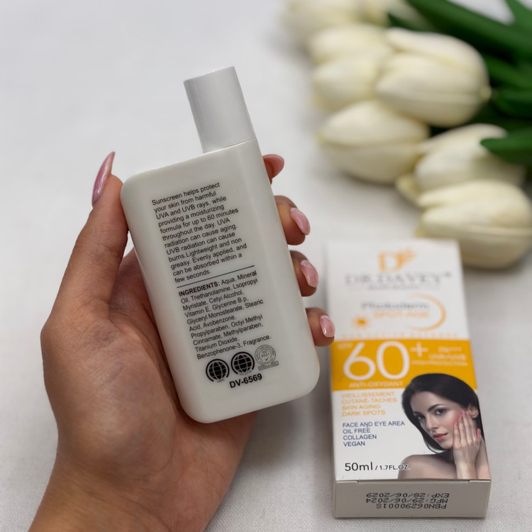 کرم ضد آفتاب بدون رنگ صورت ضدچروک ضدلک دکتر دیوی spf50 مدل اسپات ایج محافظ UVA،UVB مناسب برای انواع پوست